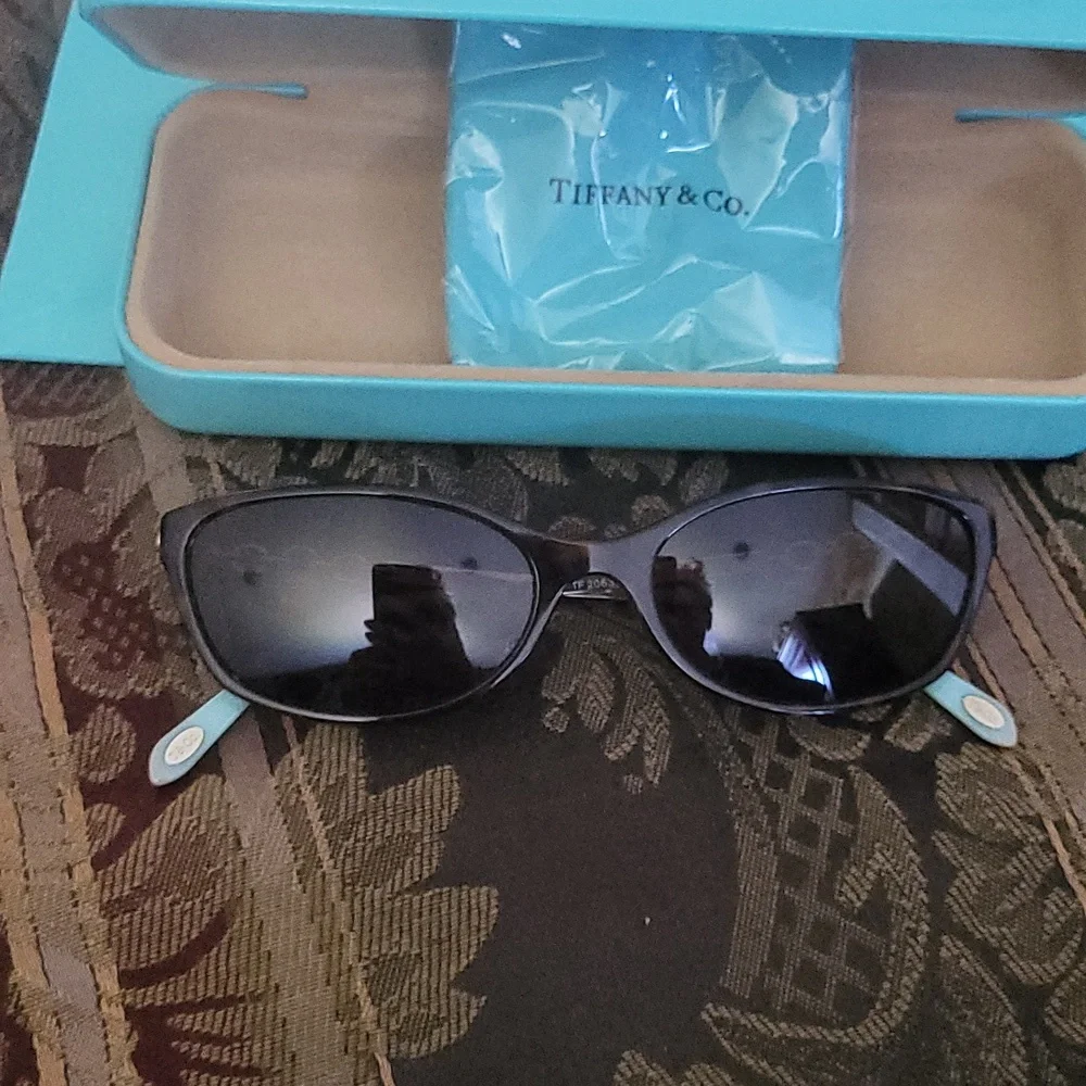 Tiffany absolutely gorgeous sunglasses  New  pair new case bag Beautiful